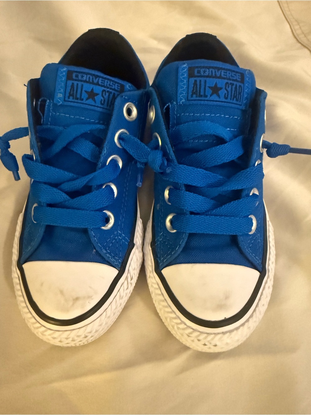 Converse Kids Low Top Sneakers in Bright Blue and White